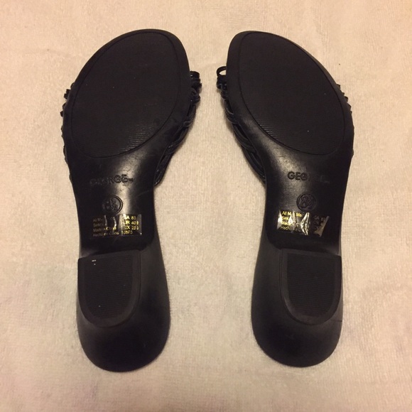 Black and gold sandals with kitten heels - Picture 3 of 5